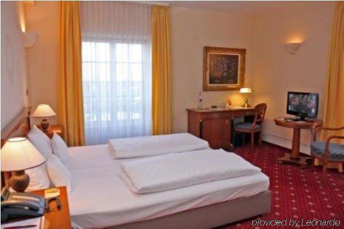 Hotel Schloss Edesheim Cameră foto